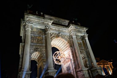 Milan-Cortina 2026: Barış Kemeri 'ndeki Olimpiyat kazanında ışık ve müzik gösterisi