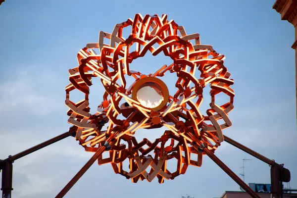 Milan-Cortina 2026: Barış Kemeri 'ndeki Olimpiyat kazanında ışık ve müzik gösterisi