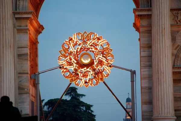 Milan-Cortina 2026: Barış Kemeri 'ndeki Olimpiyat kazanında ışık ve müzik gösterisi