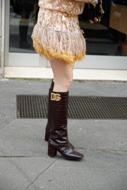 Moda detayları Şubat 2026 'da Milan Moda Haftası' nda ele geçirildi.