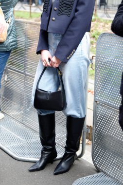 Moda detayları Şubat 2026 'da Milan Moda Haftası' nda ele geçirildi.