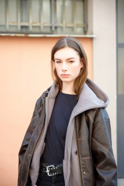 Milan Moda Haftası Şubat 2026 Genny Moda Gösterisinden önce detaylar ele geçirildi