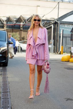 Milan Moda Haftası Şubat 2026 Genny Moda Gösterisinden önce detaylar ele geçirildi