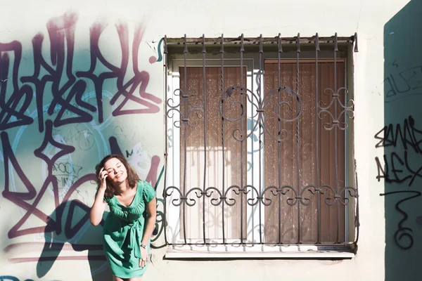 웃는 여자의 거리 초상화 — 스톡 사진