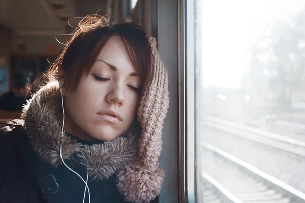 Chica en tren — Foto de Stock