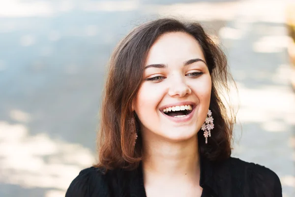 Lachen meisje — Stockfoto