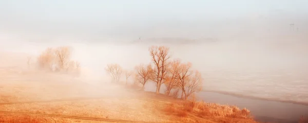 Mlha na řece — Stock fotografie