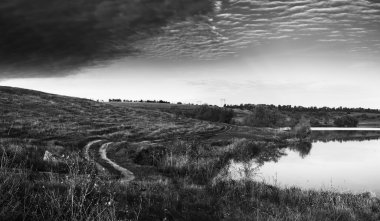 Sabah nehirde ile kırsal manzara