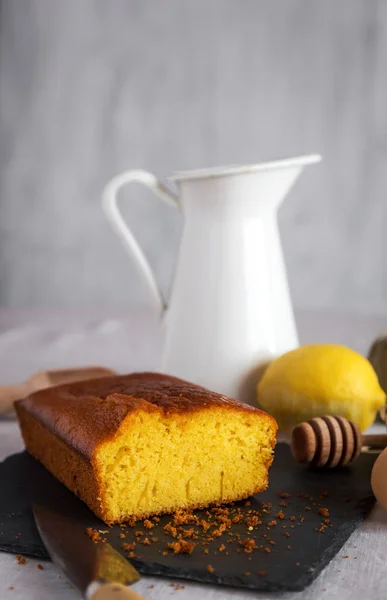 Délicieux petit déjeuner sur la table — Photo