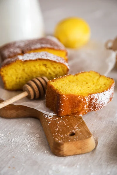 Délicieux petit déjeuner sur la table — Photo