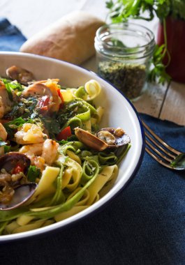 Deniz ürünleri ile lezzetli İtalyan makarna