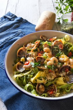 Deniz ürünleri ile lezzetli İtalyan makarna