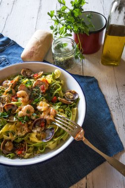 Deniz ürünleri ile lezzetli İtalyan makarna