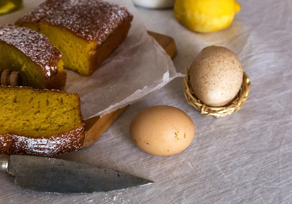 Délicieux petit déjeuner sur la table — Photo