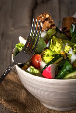 taze salata kasesine Close-Up