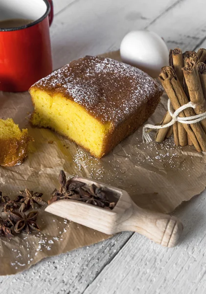 Délicieux petit déjeuner sur la table — Photo