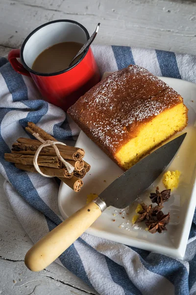 Délicieux petit déjeuner sur la table — Photo