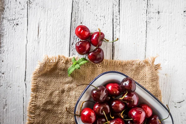 Fresh cherries on wooden table — Stock Photo, Image
