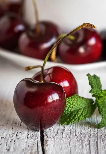 Fresh cherries on wooden table closeup — Stock Photo, Image