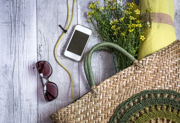 Conjunto de varias prendas y accesorios para mujer —  Fotos de Stock