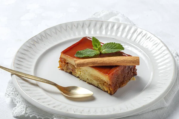 Hausgemachter Pudding Aus Frischen Und Gesunden Äpfeln Auf Marmorhintergrund — Stockfoto