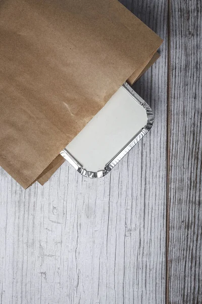 Contenitori Alimenti Asporto Alluminio Preparati Consegna Sacchetti Carta Riciclabili Resta — Foto Stock
