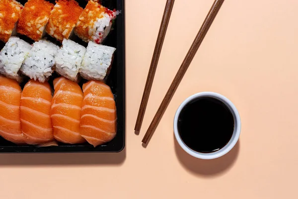 Concepto Comida Japonesa Sushi Surtido Llevar Box —  Fotos de Stock