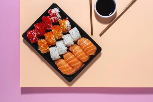 Japonské Jídlo Koncepce Sorted Sushi Odnést Krabice Jít Dodávka Mořské — Stock fotografie