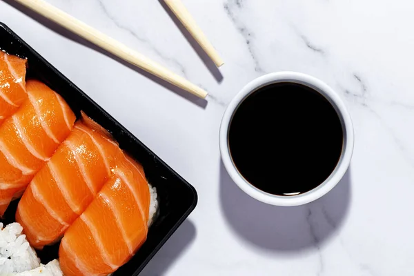 Concepto Comida Japonesa Sushi Surtido Llevar Box —  Fotos de Stock