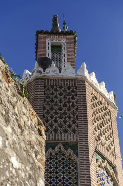 Tanca 'nın eski Medine' sindeki Arap mimarisinin ayrıntıları. Fas. Pencereler, kapılar, evler ve sokaklar.