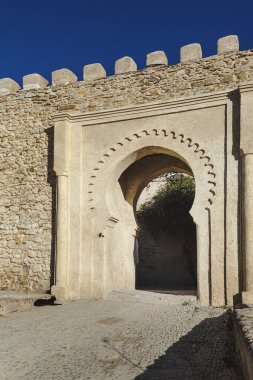 Tanca 'nın eski Medine' sindeki Arap mimarisinin ayrıntıları. Fas. Pencereler, kapılar, evler ve sokaklar.
