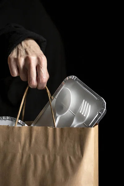 Mulher Irreconhecível Com Levar Sacos Comida Com Fundo Escuro Comida — Fotografia de Stock