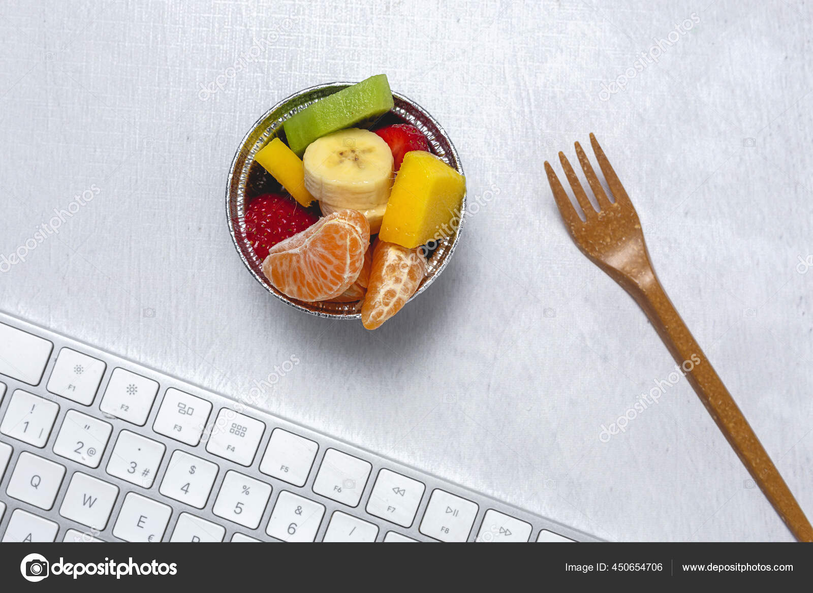 Recyclable Take Away Fruit Cups Work Table Computer Keyboard Delivery