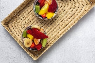 Geri dönüştürülebilir meyve kupaları. Vejetaryen gıda konsepti. Kargo