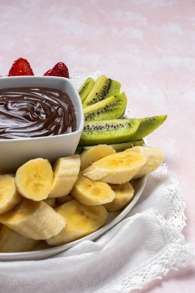 Piatto Frutta Con Cioccolato Pronto Mangiare Asporto Concetto Cibo Sano — Foto Stock