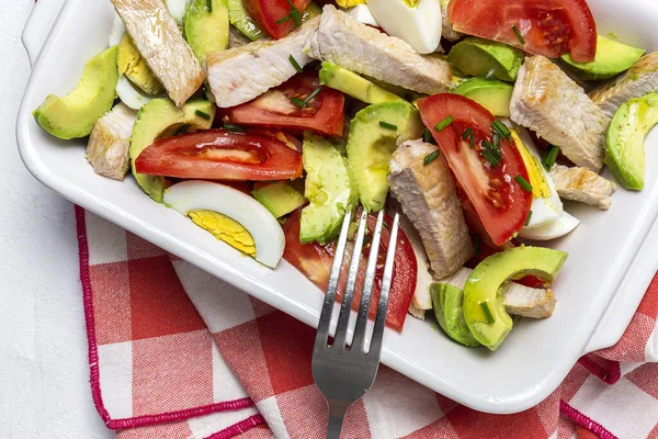 Gesundes Huhn Avocado Und Tomatensalat Mit Olivenöl Veganes Lebensmittelkonzept Gesunde — Stockfoto