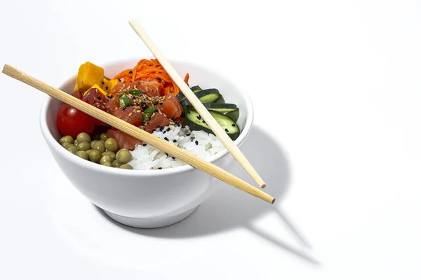 Poke Bowl Traditionnel Saumon Asiatique Fait Maison Avec Pois Riz — Photo