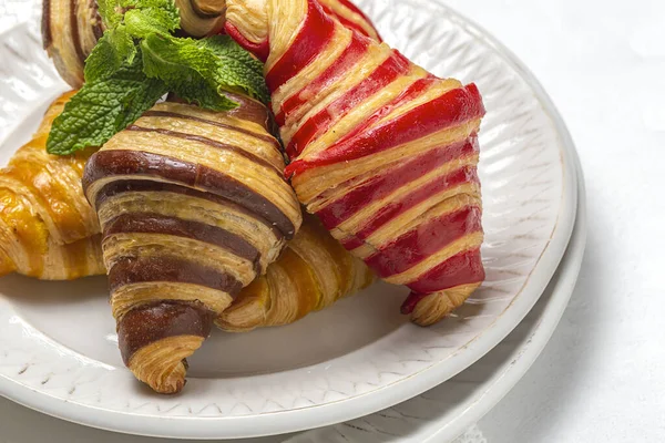 Croissants Caseros Tradicionales Franceses Fresa Chocolate Vainilla Recién Horneados —  Fotos de Stock