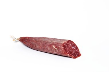 Renkli arka planı olan tipik İspanyol ev yapımı sosisler. İberya Chorizo ve Salchichon