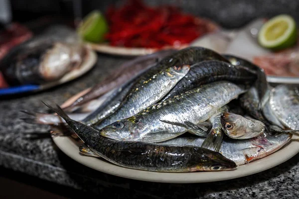 Färska Skaldjur Redo Att Laga Mat Ris Röda Räkor Tonfisk — Stockfoto