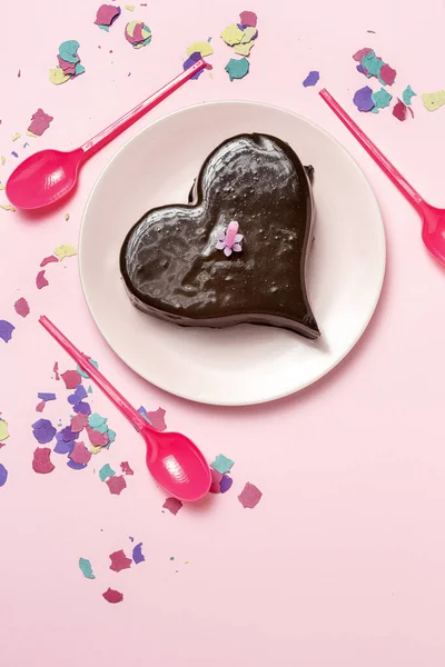 Homemade Heart Shaped Chocolate Cake Colors Background — Stock Photo, Image