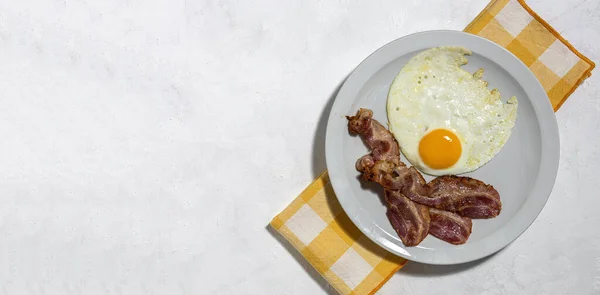 Homemade Fried Egg Bacon Traditional British Breakfast Sunlight — Stock Photo, Image