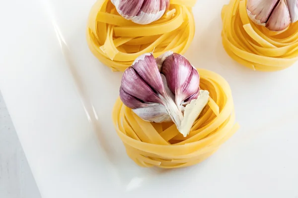 Italian pasta with garlics — Stock Photo, Image