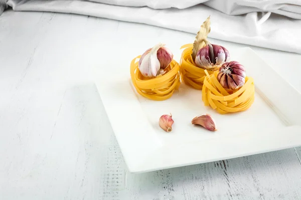 Italian pasta with garlics — Stock Photo, Image