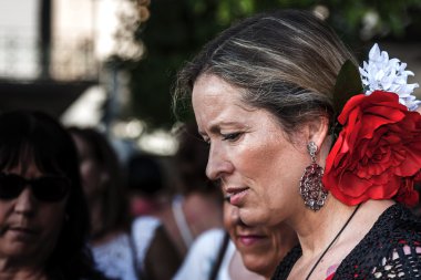 tipik İspanyol Flamenko Kostüm giymiş kadın
