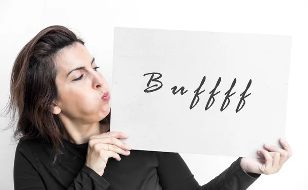 Mooie vrouw gebaren met blackboard geïsoleerd op witte achterzijde — Stockfoto