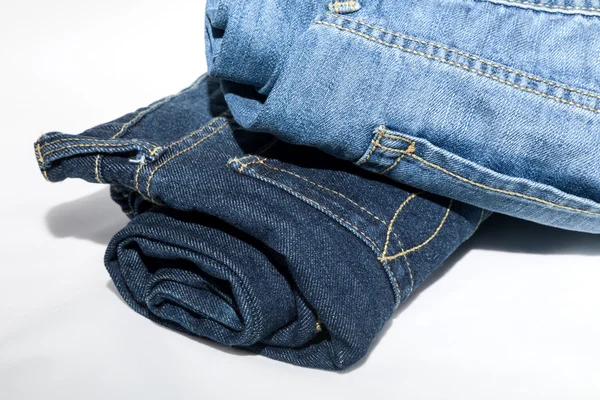 Jeans azules aislados sobre fondo blanco —  Fotos de Stock