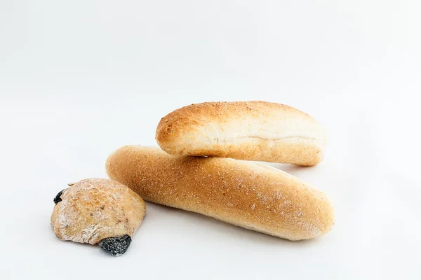 Composição de vários pães isolados sobre fundo branco — Fotografia de Stock