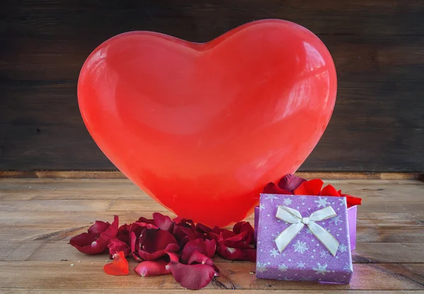 Corazones y flores para el Día de San Valentín — Foto de Stock