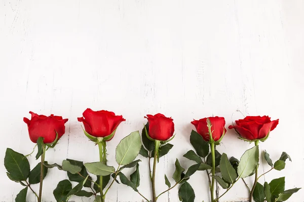 Rote Rosen zum Valentinstag — Stockfoto